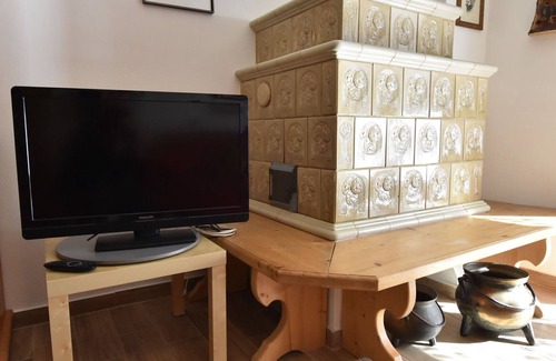 Canazei Apartment | Cosy apartment for 4 guests with WIFI, TV, terrace, pets allowed and parking