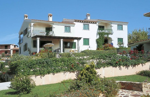 Tanaunella Apartment | Cosy apartment for 4 guests with TV, terrace and parking