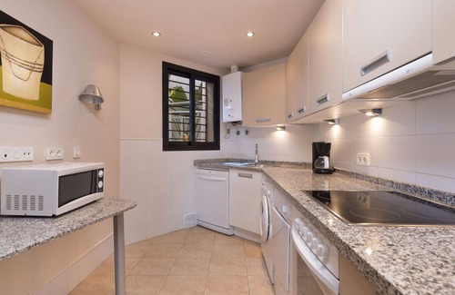 Torrox Costa Apartment | Cosy apartment for 4 people with A/C, WIFI, pool, TV, terrace, pets allowed and parking