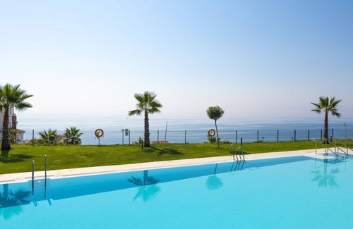 Torrox Costa Apartment | Cosy apartment for 4 people with A/C, WIFI, pool, TV, terrace, pets allowed and parking
