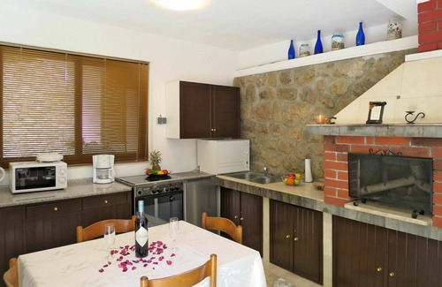 Medveja Apartment | Cosy apartment for 4 people with A/C, pool, WIFI and terrace