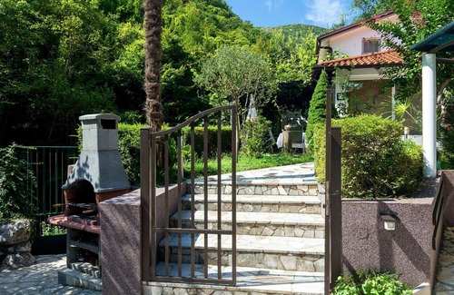 Medveja Apartment | Cosy apartment for 4 people with A/C, pool, WIFI and terrace