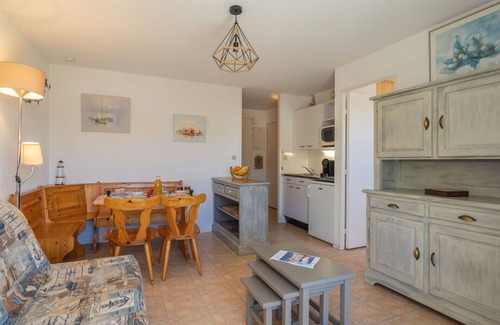Pontaillac Apartment | Cosy apartment for 4 people with WIFI, TV, balcony, pets allowed and parking
