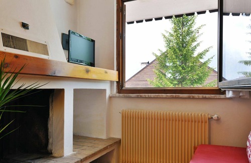 Fontanazzo Apartment | Cosy apartment for 4 people with TV, terrace, pets allowed and parking