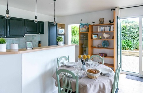 Saint-Servan Apartment | Cosy apartment for 4 people with WIFI, TV and terrace