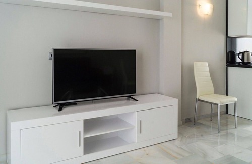 Urbanizacion Hacienda las Chapas Apartment | Cosy apartment for 5 guests with WIFI, A/C, pool, TV, terrace, pets allowed and panoramic view