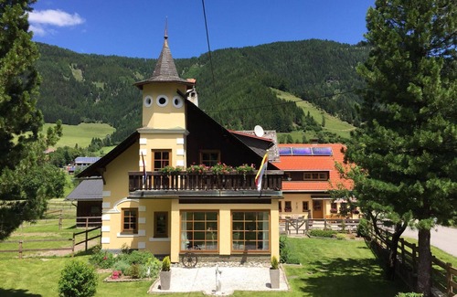 Gnesau Apartment | Cosy apartment for 5 guests with WIFI, hot tub, TV, patio, pets allowed and panoramic view