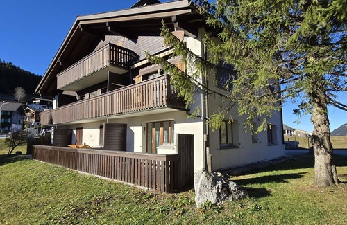 Valbella Apartment | Cosy apartment for 6 people with TV and balcony