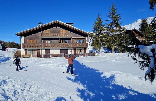 Valbella Apartment | Cosy apartment for 6 people with TV and balcony