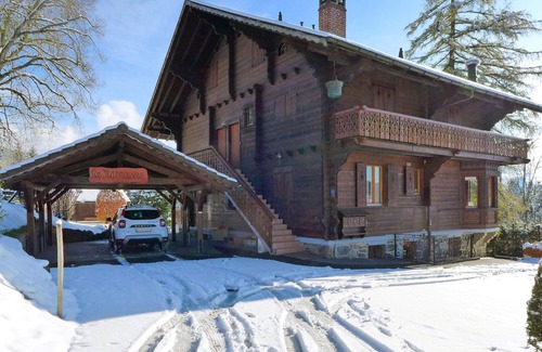 Ollon Apartment | Cosy apartment for 6 guests with WIFI, TV and balcony