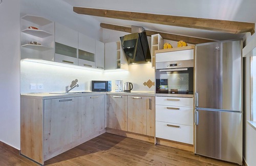 Valica Apartment | Cosy apartment for 6 guests with WIFI, A/C, private pool, TV and terrace