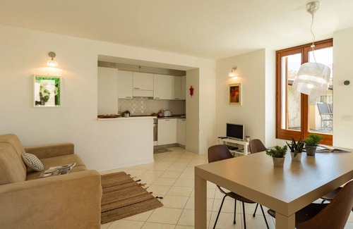San Carlo Apartment | Cosy apartment for 6 guests with TV, terrace, pets allowed and parking