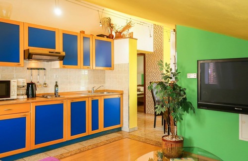 Marsici Apartment | Cosy apartment for 6 people with A/C, WIFI, TV, patio, pets allowed and parking