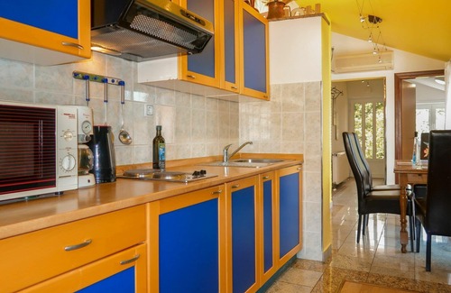 Marsici Apartment | Cosy apartment for 6 people with A/C, WIFI, TV, patio, pets allowed and parking