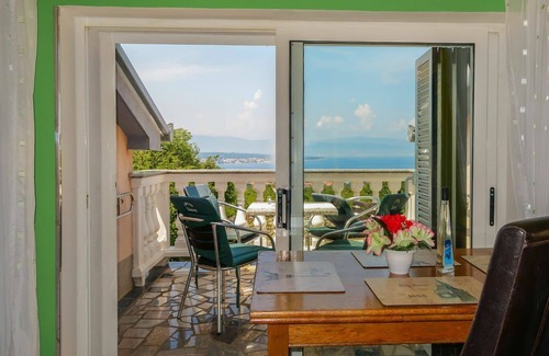 Marsici Apartment | Cosy apartment for 6 people with A/C, WIFI, TV, patio, pets allowed and parking