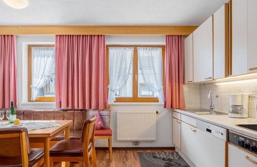 Soelden Apartment | Cosy apartment for 6 people with WIFI, TV, terrace, pets allowed and parking