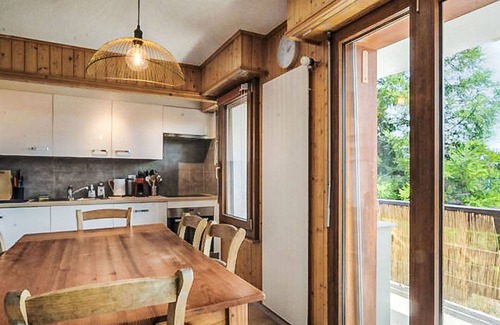 Anzere Apartment | Cosy apartment for 7 people with WIFI, TV, balcony and parking