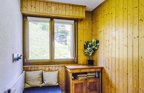 Anzere Apartment | Cosy apartment for 7 people with WIFI, TV, balcony and parking