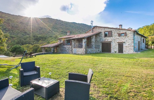 Montieri Apartment | Cosy apartment for 9 people with WIFI, TV, patio, pets allowed and parking
