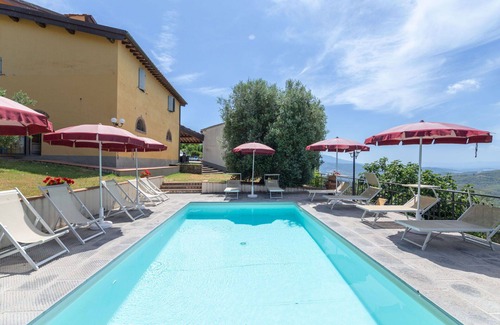 Montebonello Apartment | Cosy apartment for 8 guests with WIFI, pool, TV, pets allowed and panoramic view