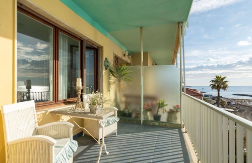 Riva Ligure Apartment | Cosy apartment for 4 guests with WIFI, TV, balcony and parking