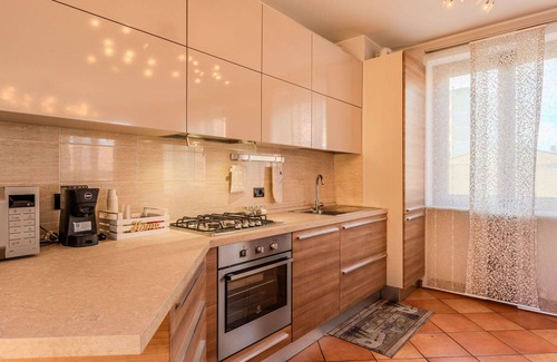 Rovellasca Apartment | Cosy apartment for 4 guests with WIFI, A/C, TV and balcony