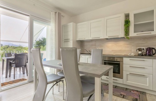 La Muddizza Apartment | Cosy apartment for 5 people with A/C, WIFI, pool, TV and terrace