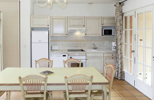Tourrettes House | Cosy apartment in villa for 4 guests with pool, WIFI, A/C, TV, patio and pets allowed