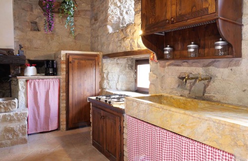 Roccastrada Villa | Cosy apartment in villa for 8 guests with WIFI, TV and patio