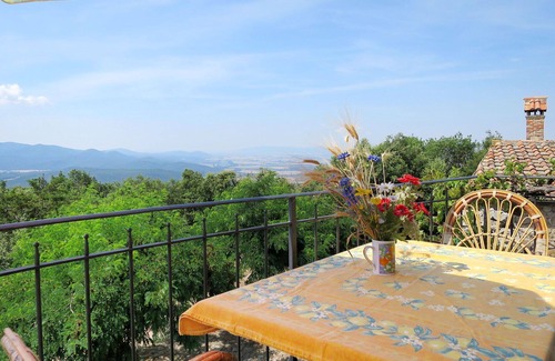 Roccastrada Villa | Cosy apartment in villa for 8 guests with WIFI, TV and patio