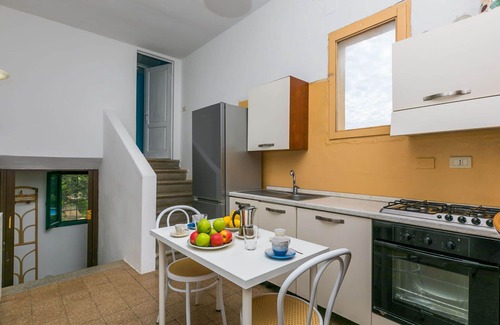 Follonica Villa | Cosy apartment in villa for 6 people with pool, WIFI, TV, patio, pets allowed and parking