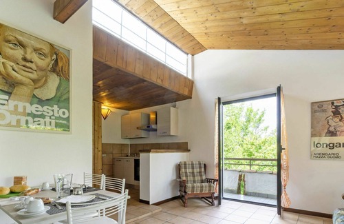 Arolo House | Cosy apartment in villa for 6 guests with TV, terrace and pets allowed
