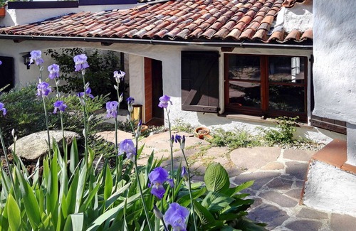 Arolo House | Cosy apartment in villa for 6 guests with TV, terrace and pets allowed