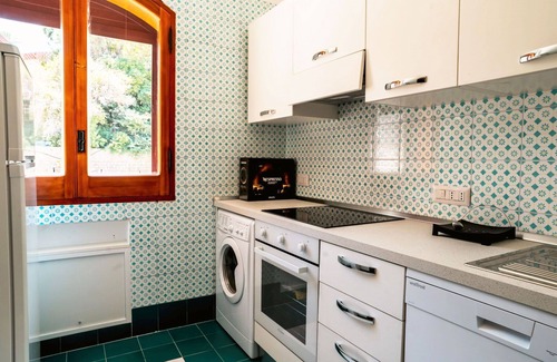 Caronia House | Cosy apartment in villa for 5 people with WIFI, TV, balcony, pets allowed and parking