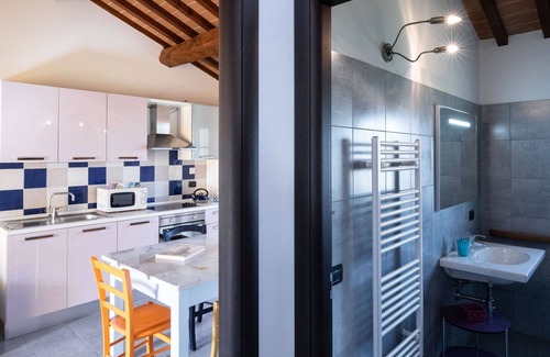 Larciano House | Cosy apartment in villa for 4 guests with A/C, WIFI, pool and TV