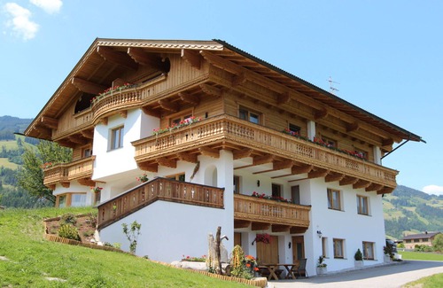 Kapfing Villa | Cosy apartment in villa with WIFI, TV, terrace, pets allowed, panoramic view and parking