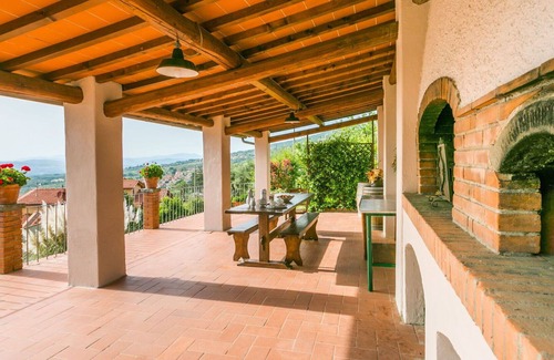 Bivio Pozzo Villa | Cosy apartment in villa for 6 people with WIFI, pool, TV, patio, pets allowed and parking