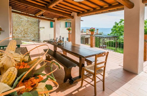 Bivio Pozzo Villa | Cosy apartment in villa for 6 people with WIFI, pool, TV, patio, pets allowed and parking