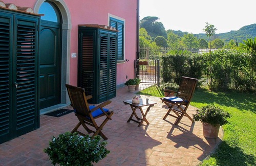San Michele di Moriano Villa | Cosy apartment in villa for 5 people with A/C, pool, WIFI, TV and terrace