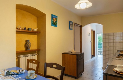 Valloria Apartment | Cosy apartment for 4 people with WIFI, hot tub, pool, TV and patio