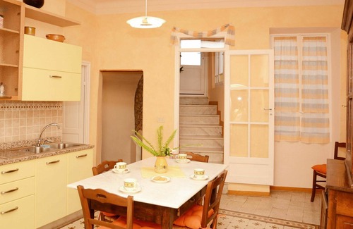 Valloria Apartment | Cosy apartment for 4 people with WIFI, TV, terrace and parking