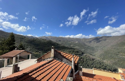 Valloria Apartment | Cosy apartment for 4 people with WIFI, TV, terrace and parking