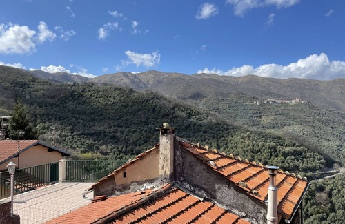 Valloria Apartment | Cosy apartment for 4 people with WIFI, TV, terrace and parking