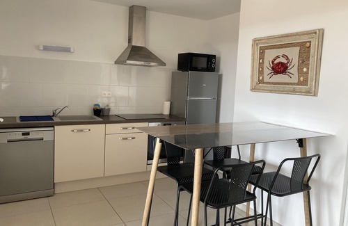 Saint-Pierre-la-Mer Apartment | Cosy apartment with terrace 250 m from the beach