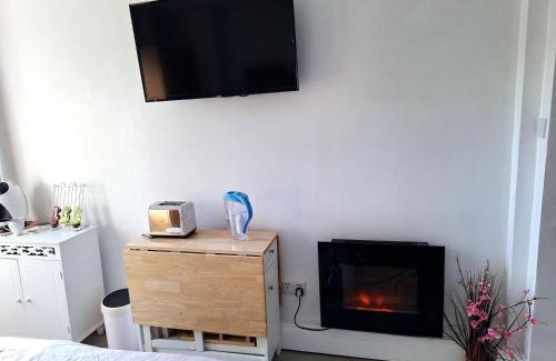 Axminster Apartment | Cosy Axminster Studio with Extra Beds