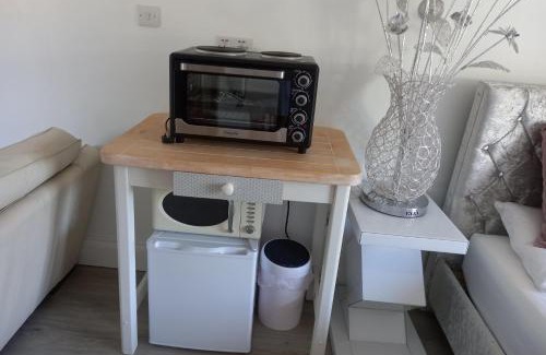 Axminster Apartment | Cosy Axminster Studio with Extra Beds