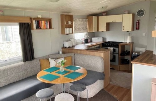 Tunstall House | Cosy Caravan Just 5 min Walk to the Beach