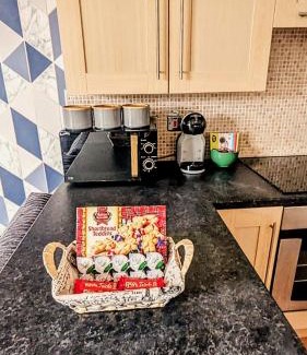 Wigan Apartment | Cosy Central 2-Bed Flat City View & Parking