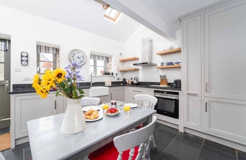 St Ives Cottage | Cosy character cottage near St Ives with Parking