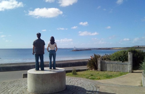 Woodhorn House | Cosy coastal retreat—steps from beach, cafés, pubs & parks. Pirate room for kids